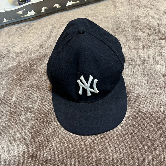 Authentic Collection 59FIFTY Fitted New York Yankees Navy Hat - Picture 1 of 4